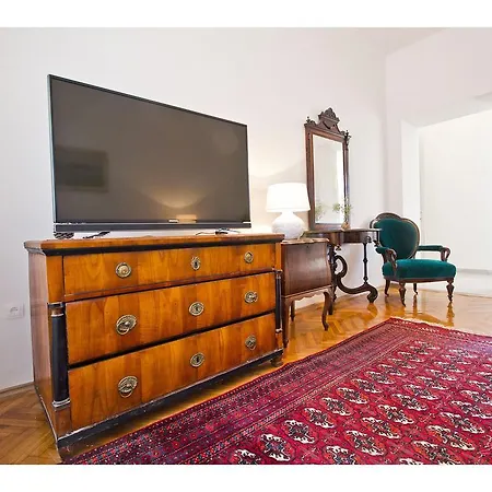 Grand Apartment