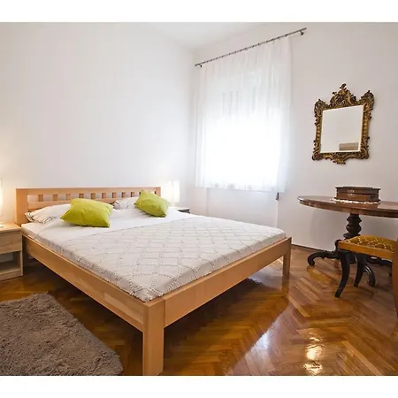 Apartment Grand Split
